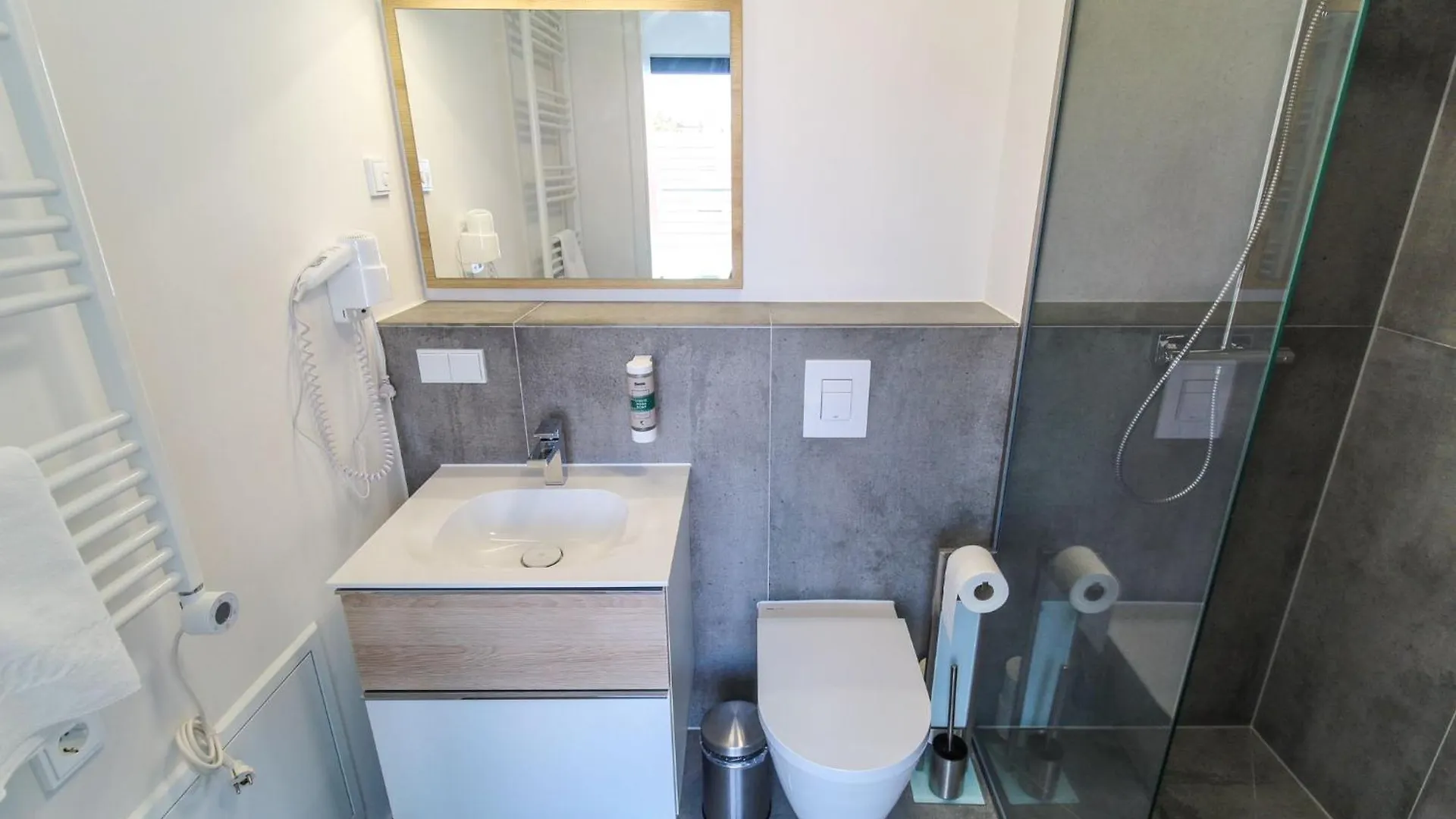 Helios Berlin Apartments 0*,